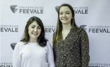 Fernanda Gil de Souza (à esquerda) e Juliana Schons (à direita) ganharam uma bolsa de estudo para participar do curso